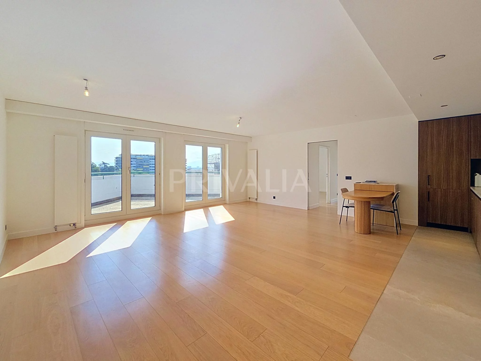 Superb contemporary penthouse with two terraces and city views