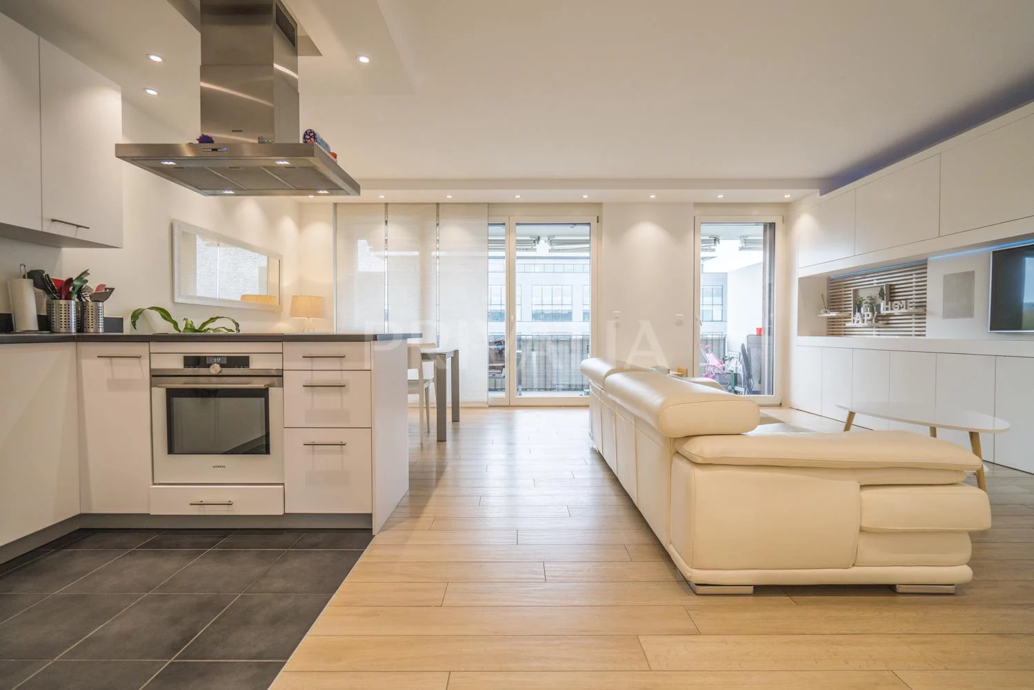 Superb contemporary apartment close to the airport and the International Organizations.