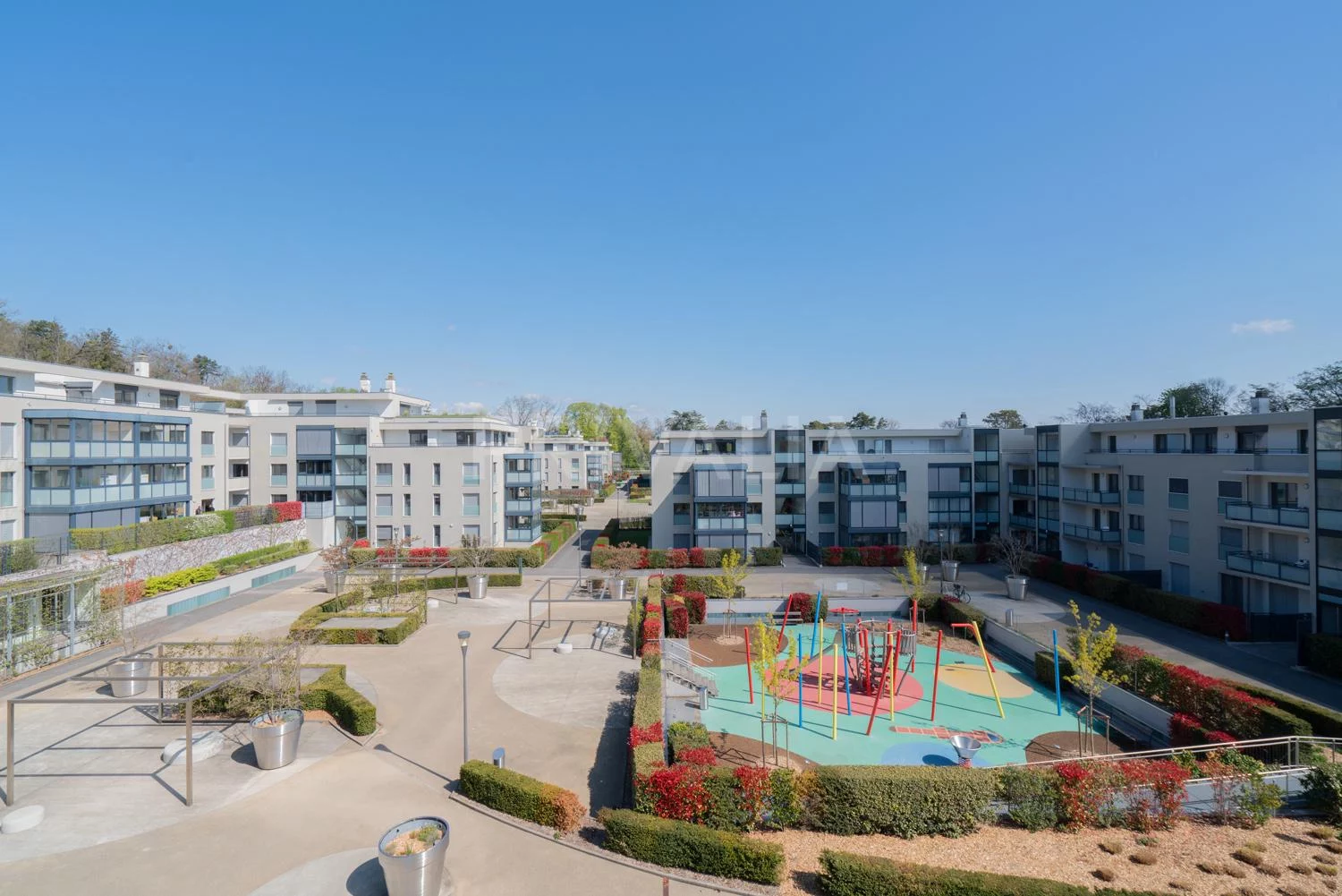 Bel appartement de 6.5 pièces au rez-de-chaussée avec jardin