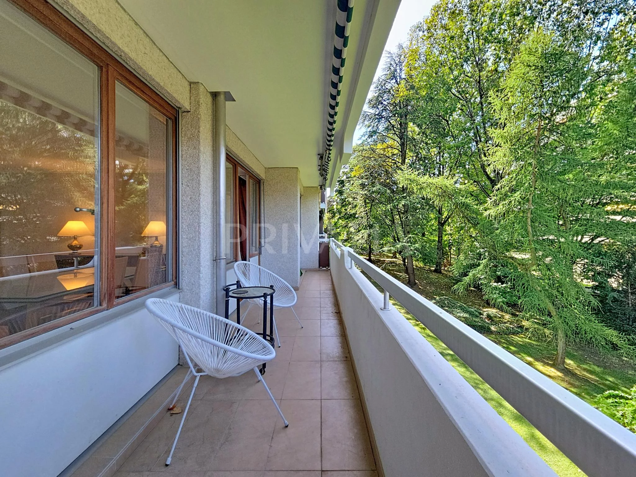 Bel appartement traversant au cœur de Florissant
