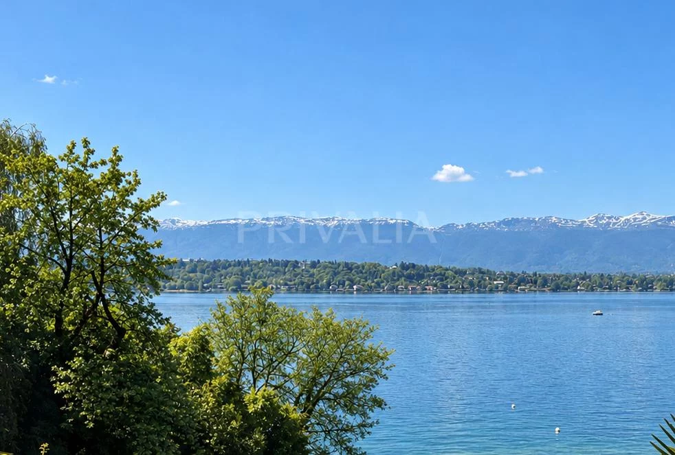 Off-market – Exceptional villa with unobstructed lake views