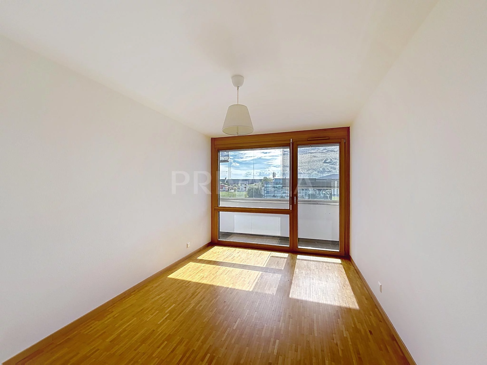 Beautiful attic with terrace close to the International Organizations