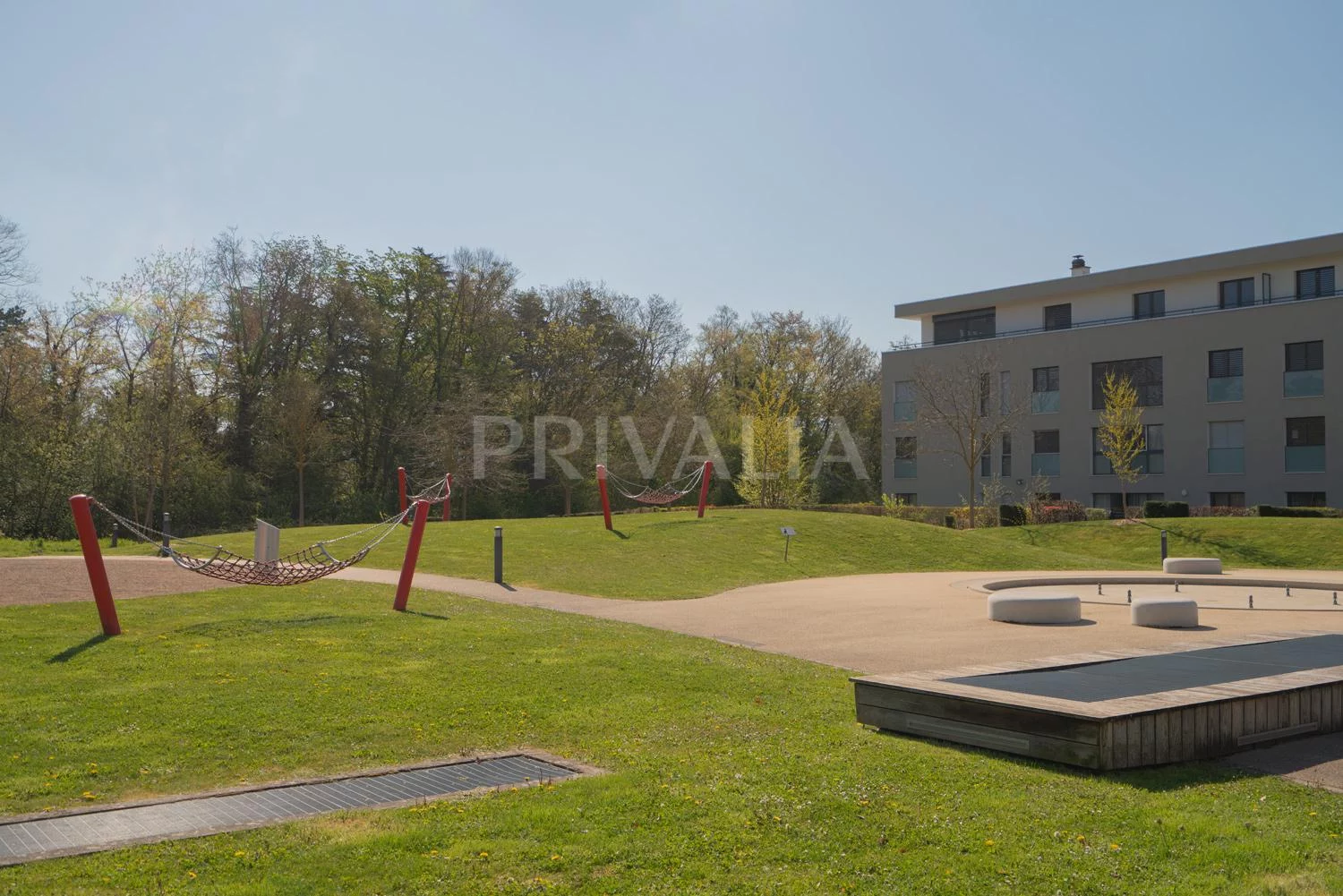 Bel appartement de 6,5 pièces au rez-de-chaussée avec jardin de 130 m2