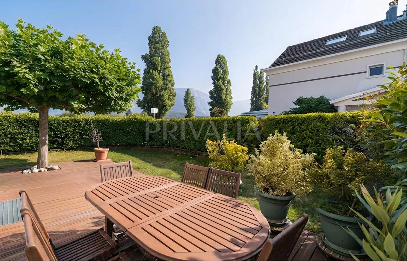 Co exclusivité : Charmante villa familiale avec jardin, véranda et garage à Plan-les-ouates / Troinex