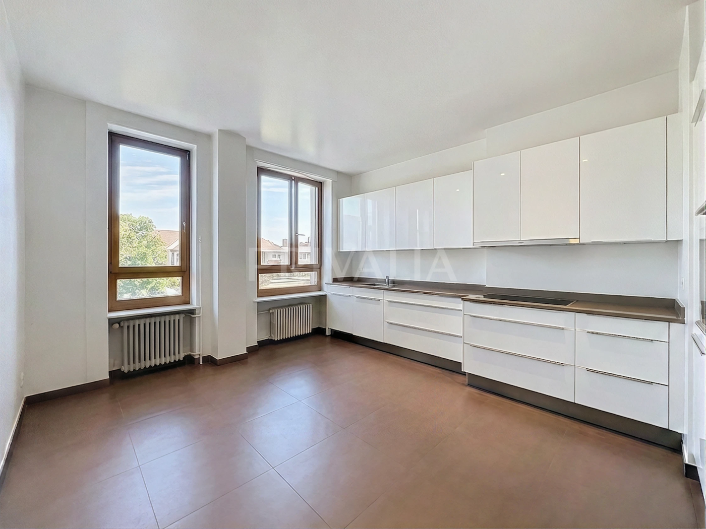 Superbe appartement traversant et idéalement situé
