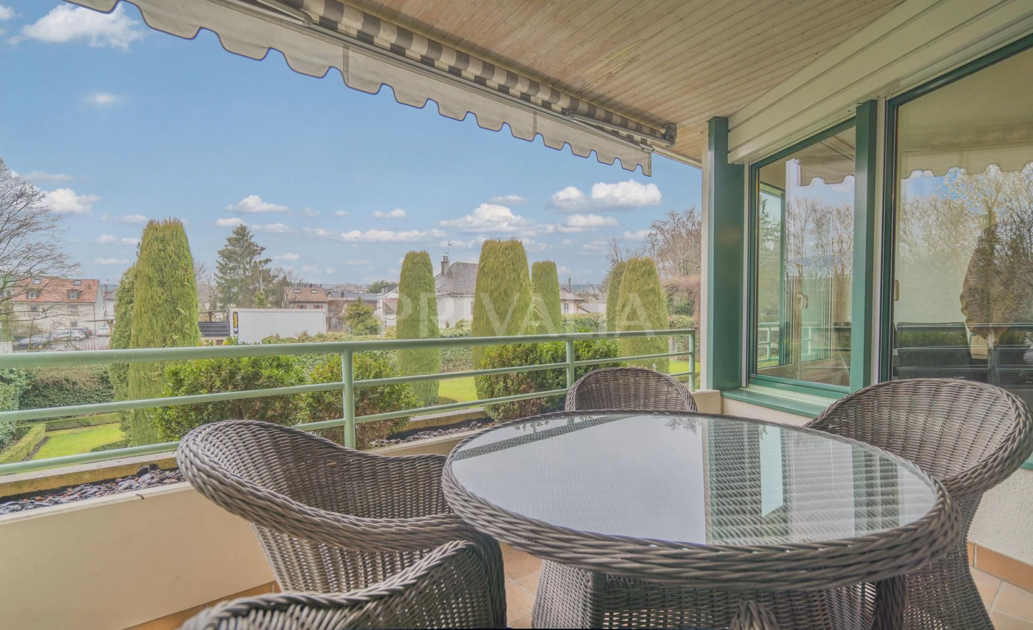 Superbe duplex avec terrasse de 75 m2 dans une résidence sécurisée, à quelques pas du Lac