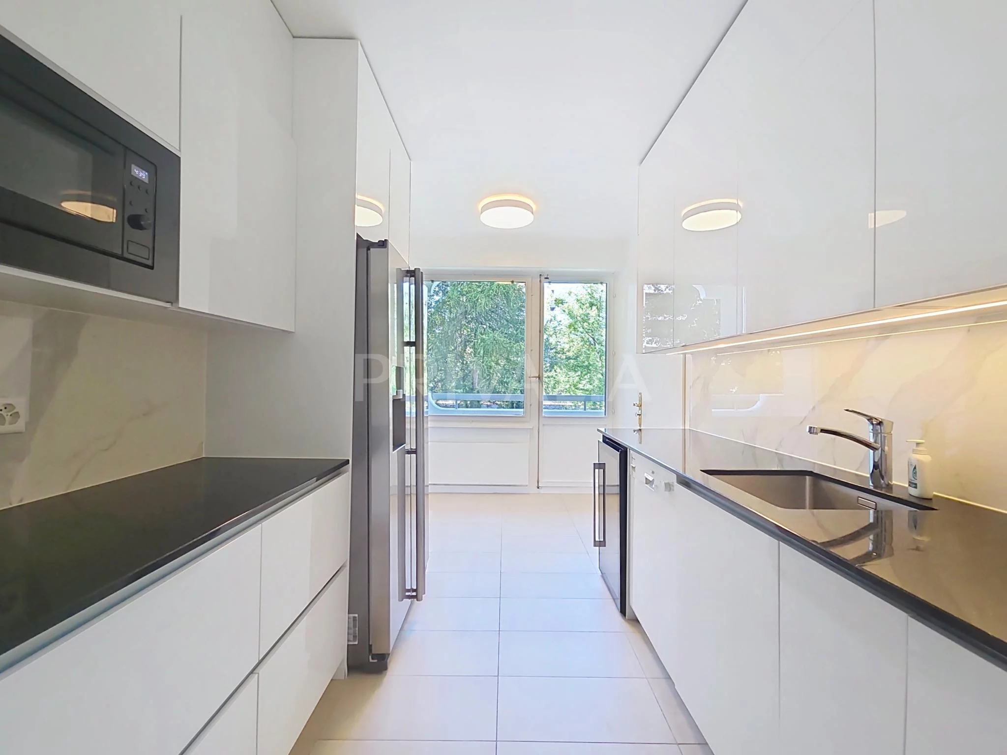Bel appartement traversant au cœur de Florissant