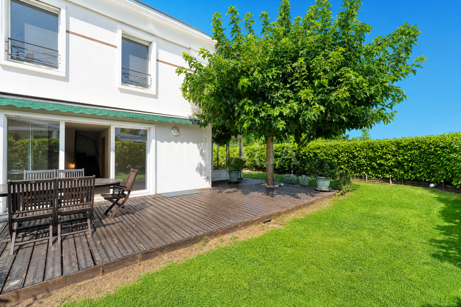 Co exclusivité : Charmante villa familiale avec jardin, véranda et garage à Plan-les-ouates / Troinex