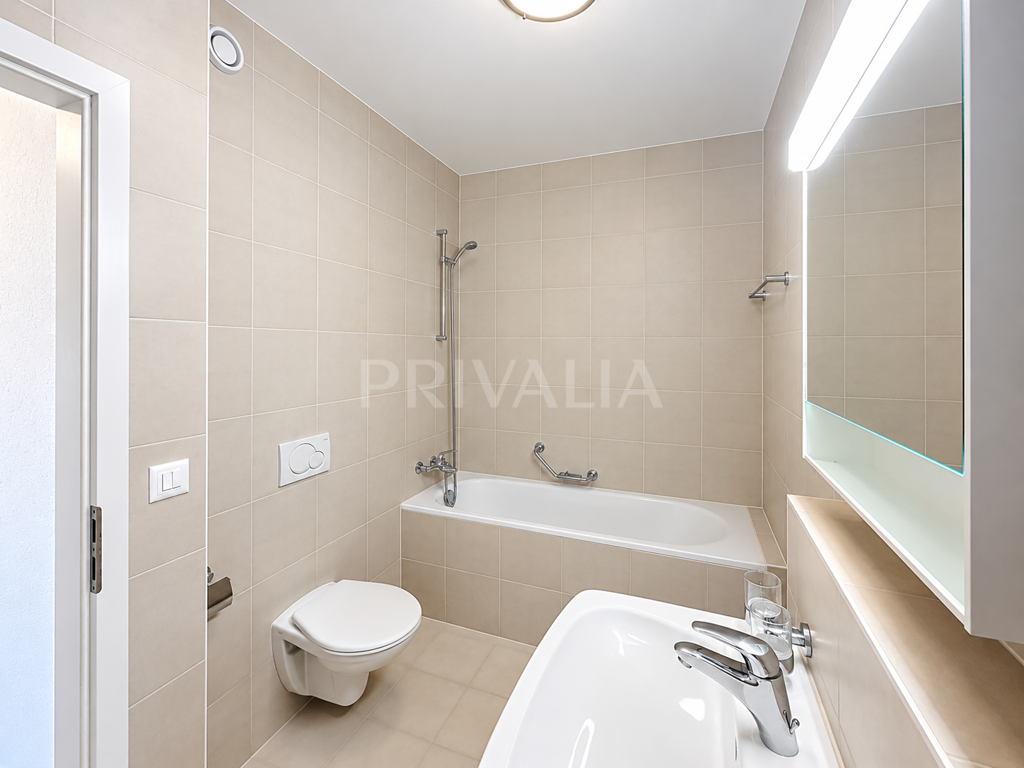 Exclusively listed: Beautiful renovated apartment with balcony in Onex