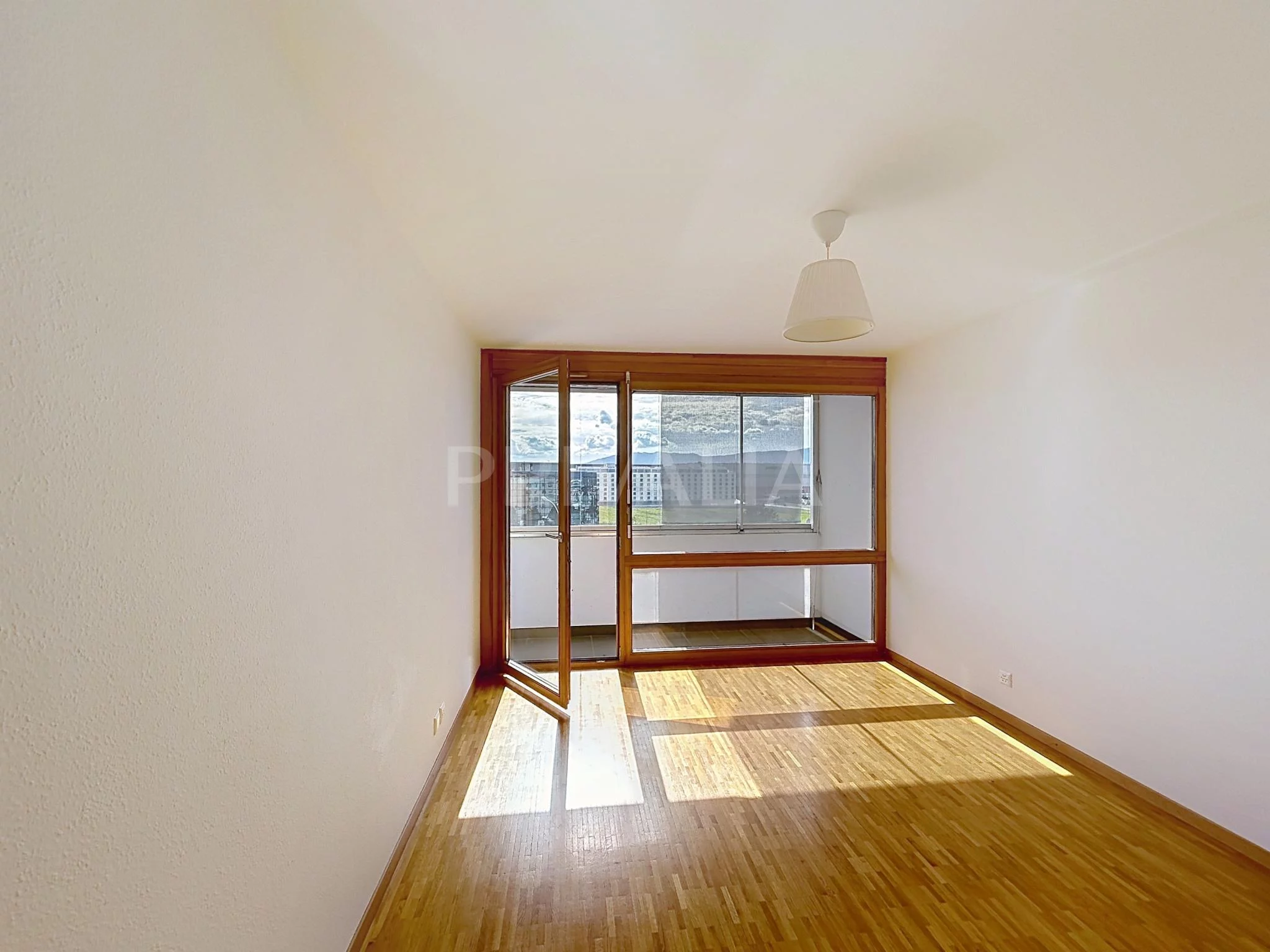 Beautiful attic with terrace close to the International Organizations