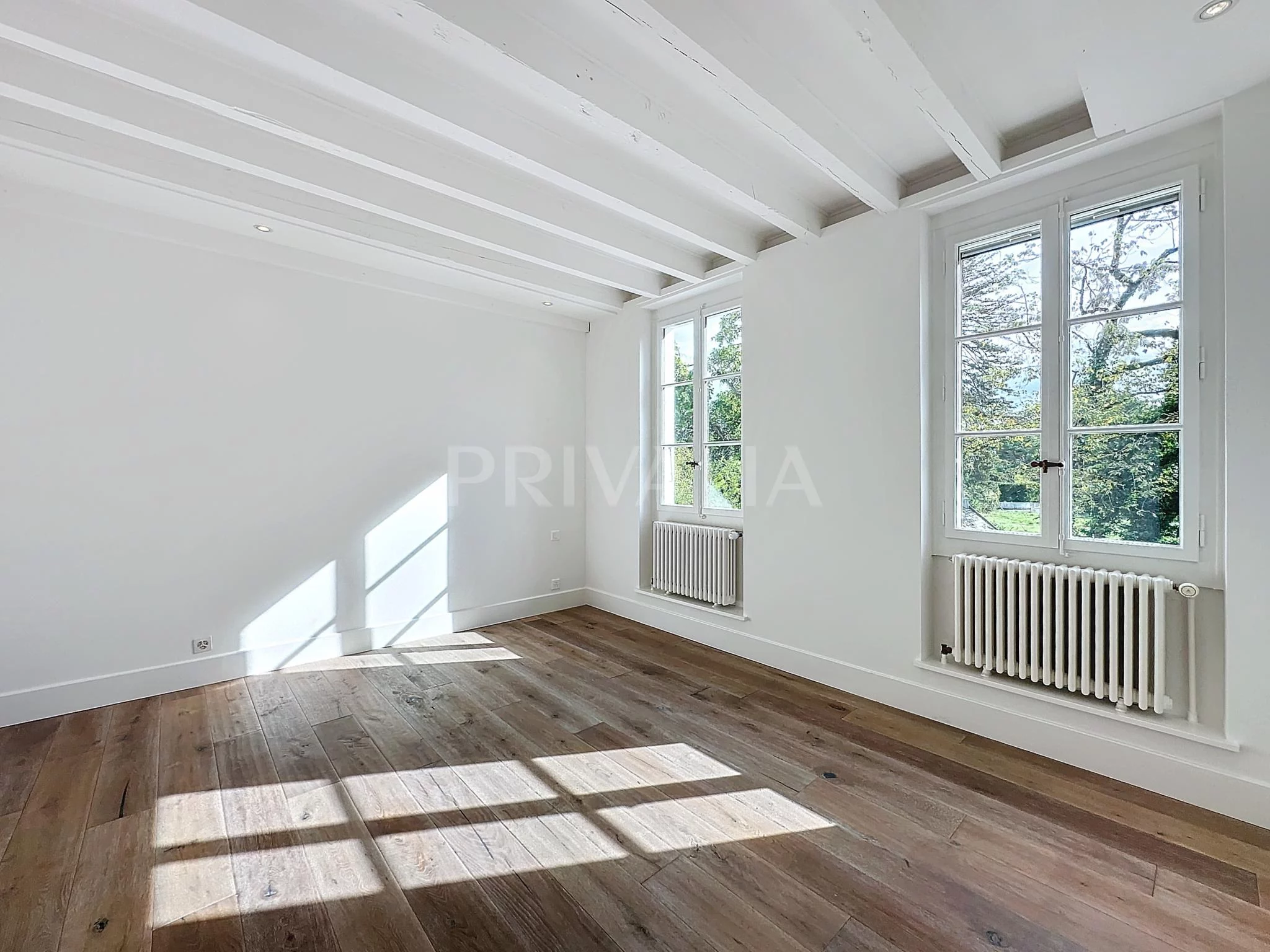 Opportunity: A lovely, charming property just a few minutes from the town centre