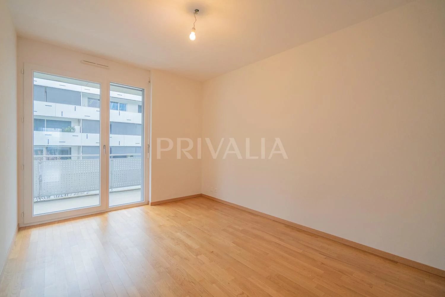 Superbe appartement traversant à quelques pas de la place des Nations