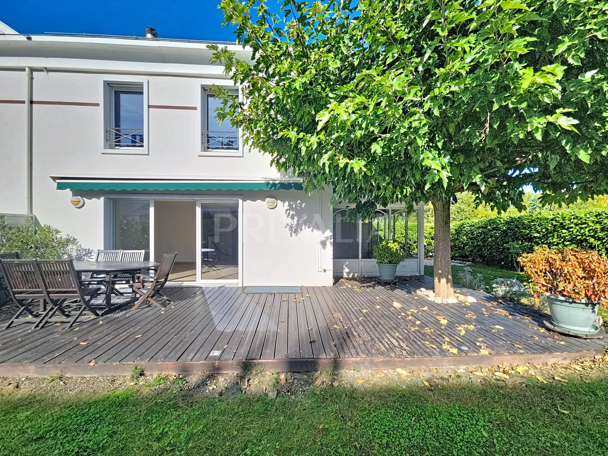 Co exclusivité : Charmante villa familiale avec jardin, véranda et garage à Plan-les-ouates / Troinex