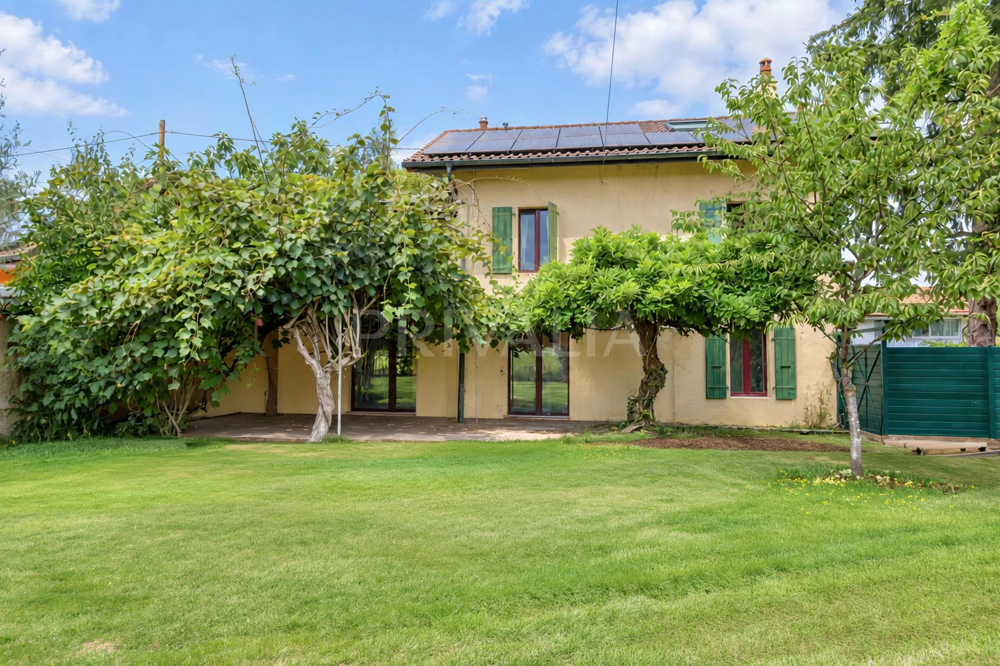 En exclusivité : Villa individuelle avec grand jardin en bordure de zone agricole à Versoix