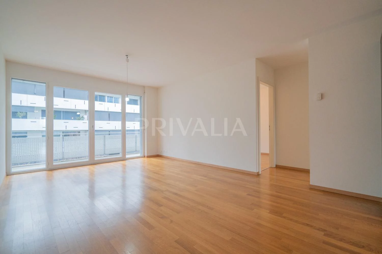 Superbe appartement traversant à quelques pas de la place des Nations