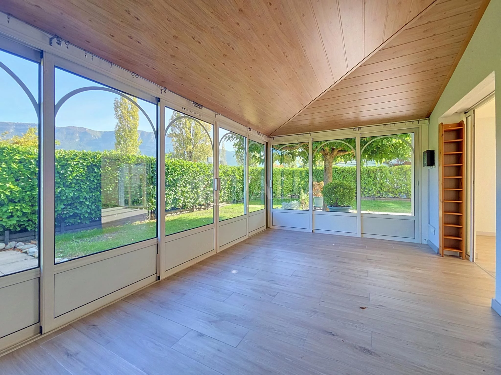 Co exclusivité : Charmante villa familiale avec jardin, véranda et garage à Plan-les-ouates / Troinex