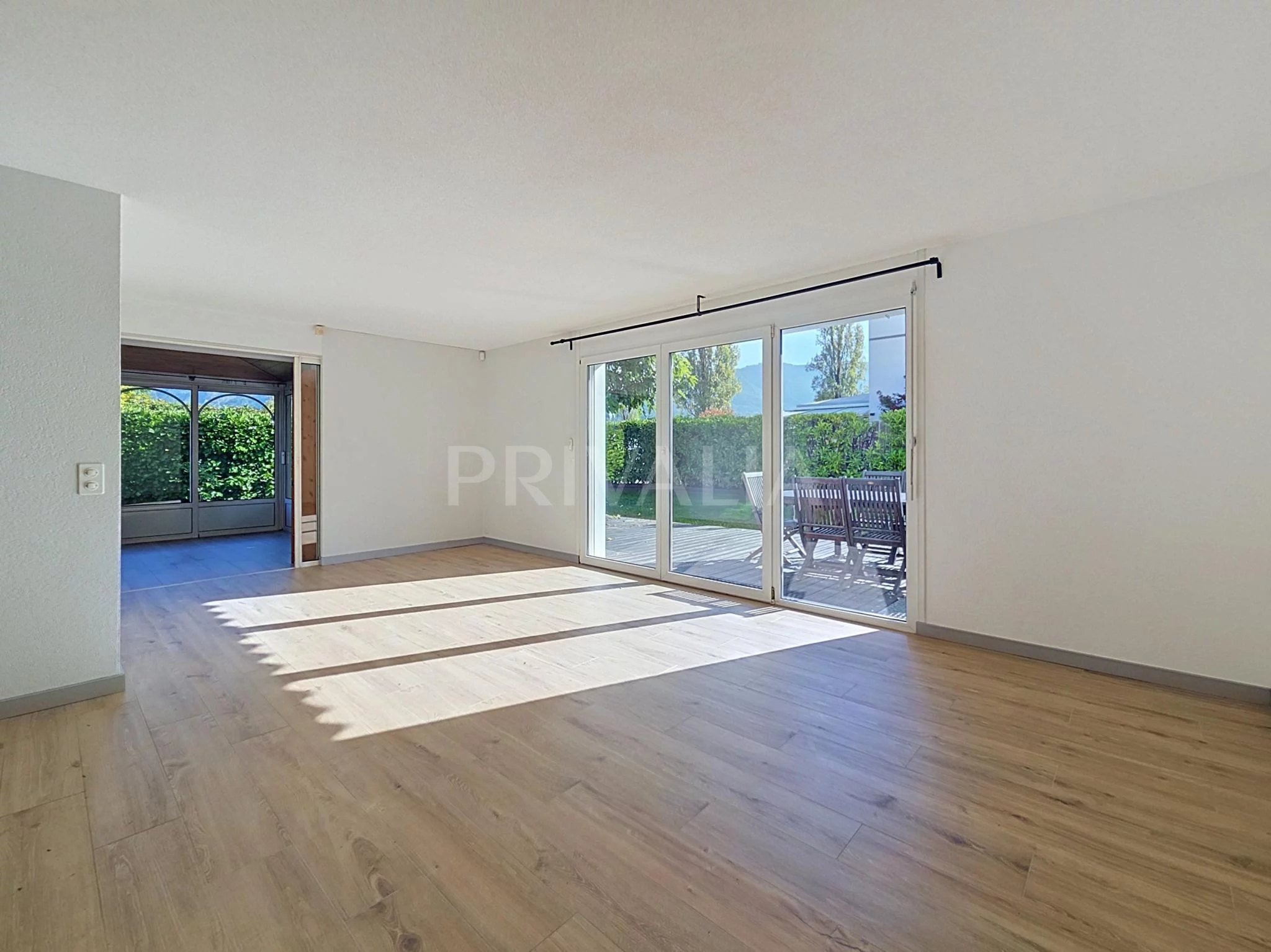 Co exclusivité : Charmante villa familiale avec jardin, véranda et garage à Plan-les-ouates / Troinex