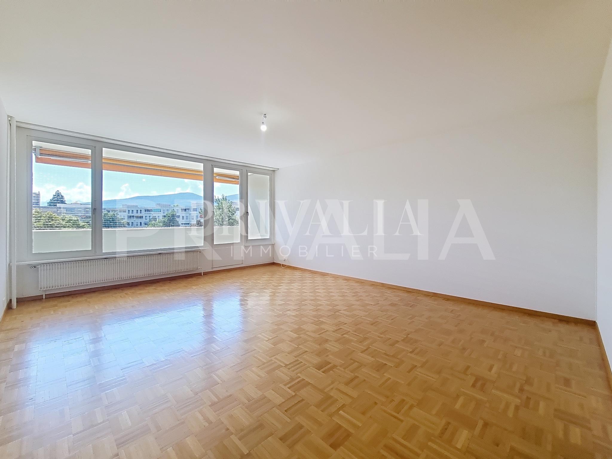 PrivaliaBeautiful walk-through flat in the heart of the Gradelle district
