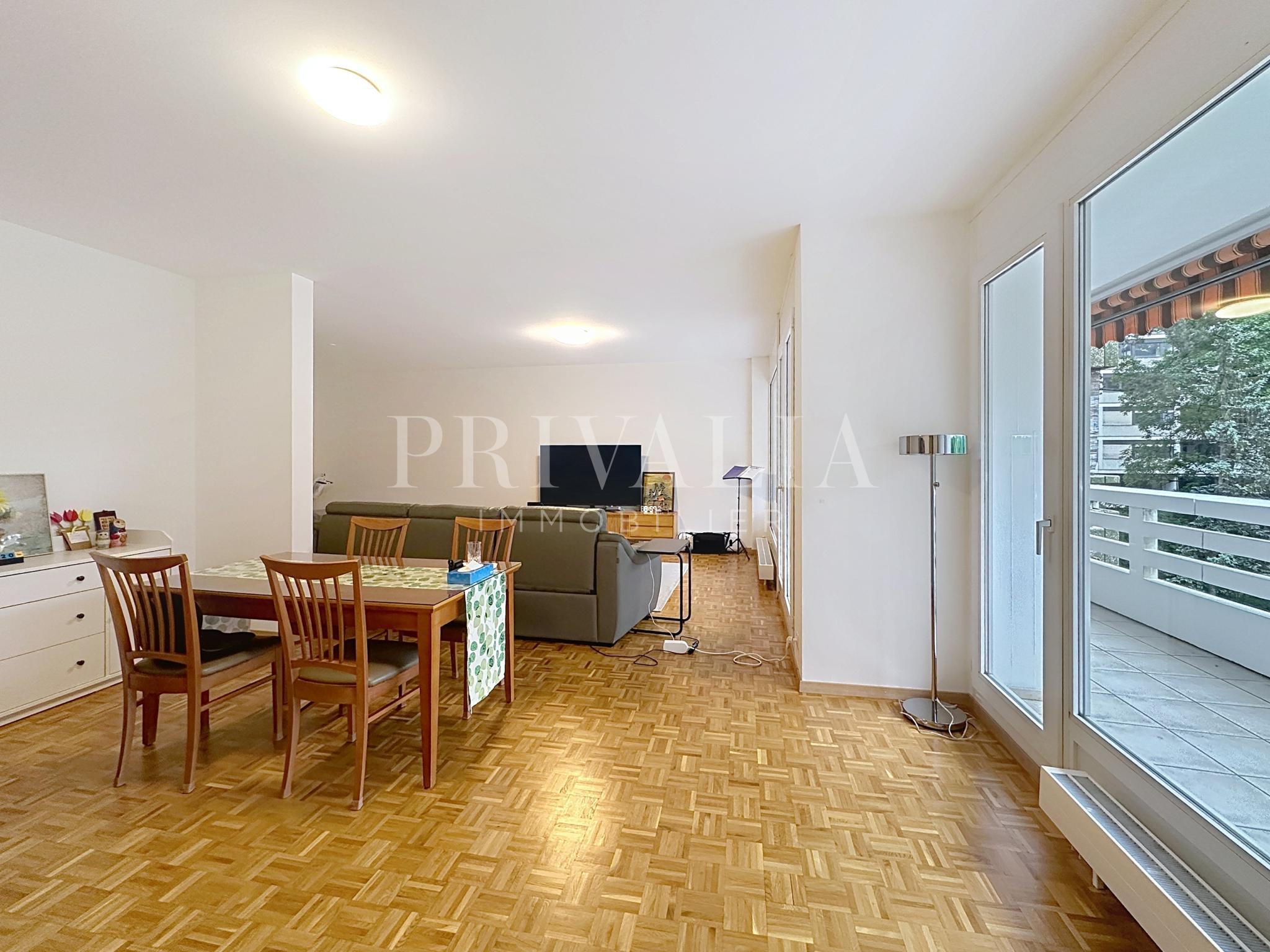 PrivaliaMagnificent, light-filled walk-through flat facing Parc Bertrand