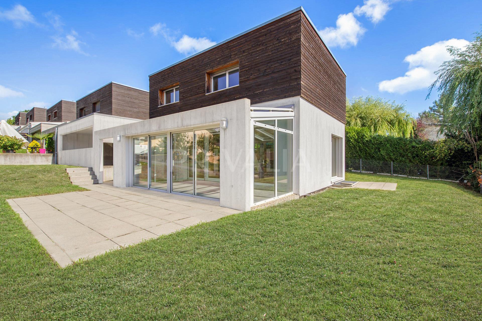PrivaliaExclusive – Contemporary Minergie villa in gable of 211m2 (M9360)
