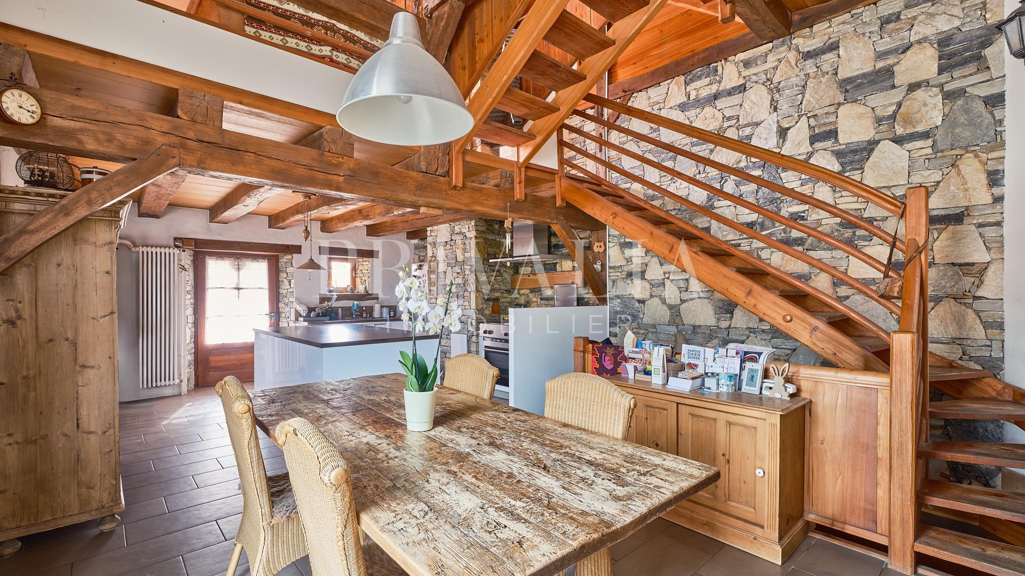 PrivaliaMaison de village rénovée avec charme et volumes généreux