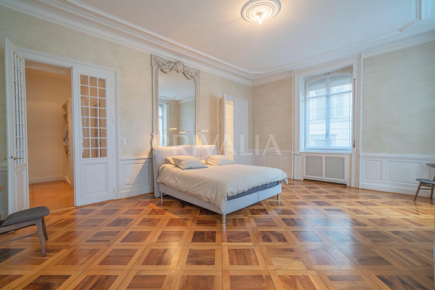PrivaliaREMARKABLE APARTMENT IN THE TRANCHEES AREA