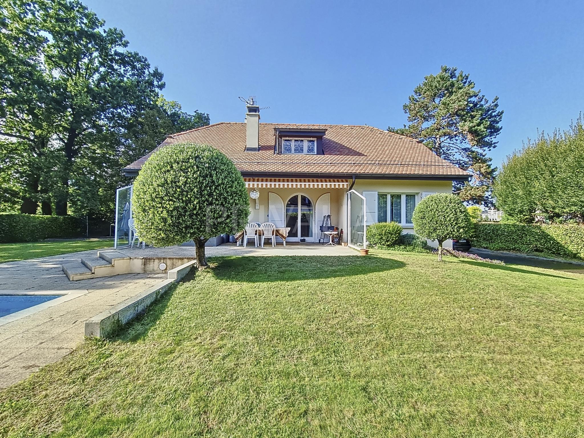 PrivaliaCharming detached villa with swimming pool in a quiet, green setting