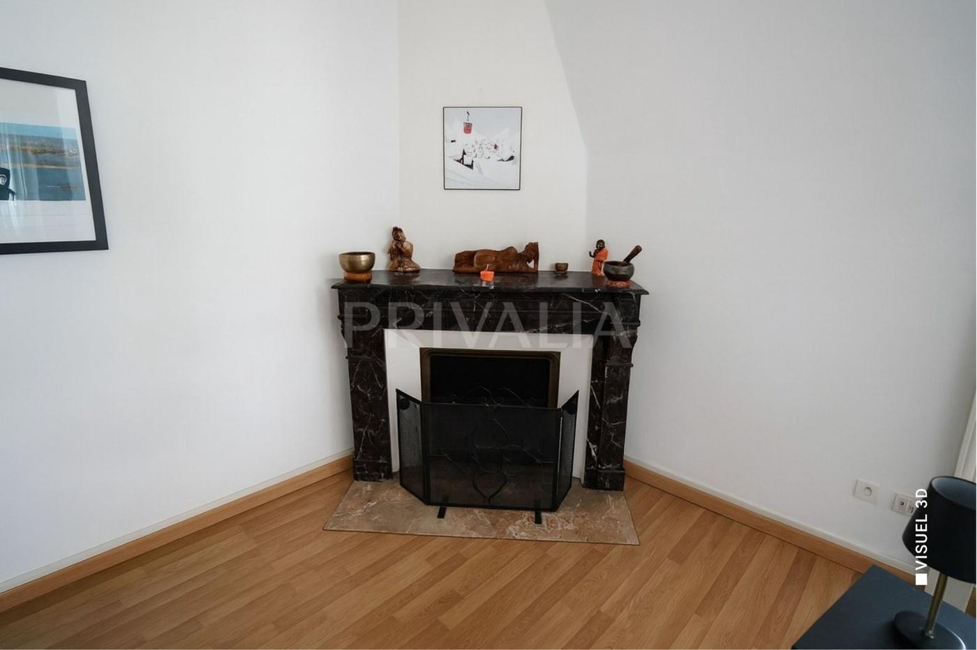 PrivaliaSpacious 2 ½ room apartment with terrace and parking space