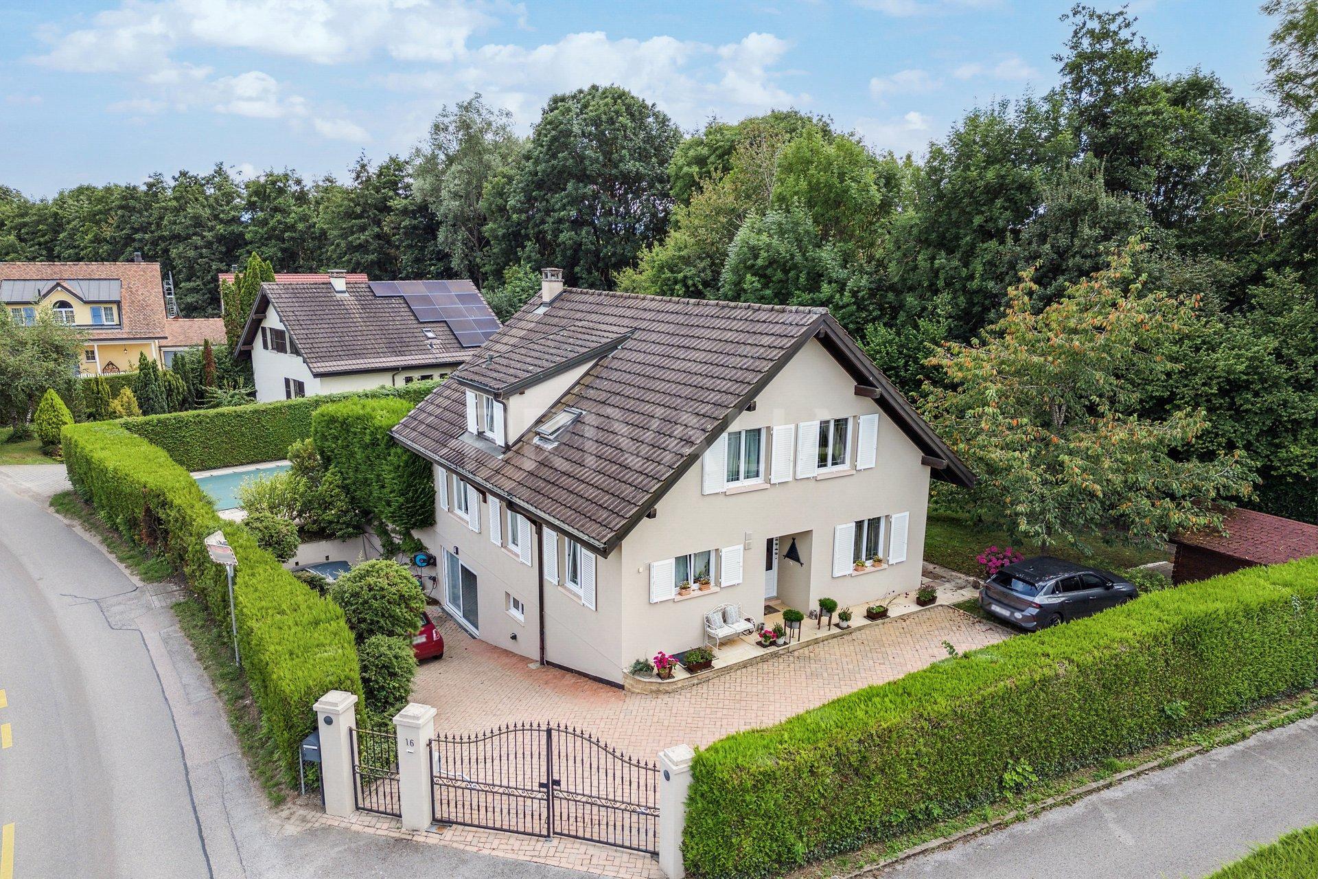 PrivaliaOFF-MARKET: Magnificent detached villa with swimming pool in Terre-Sainte