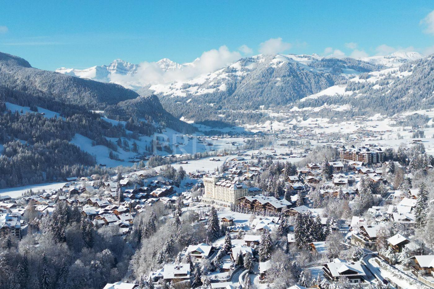 PrivaliaMagnificent independent chalet in the heart of Gstaad – 6 bedrooms, garages & spa access