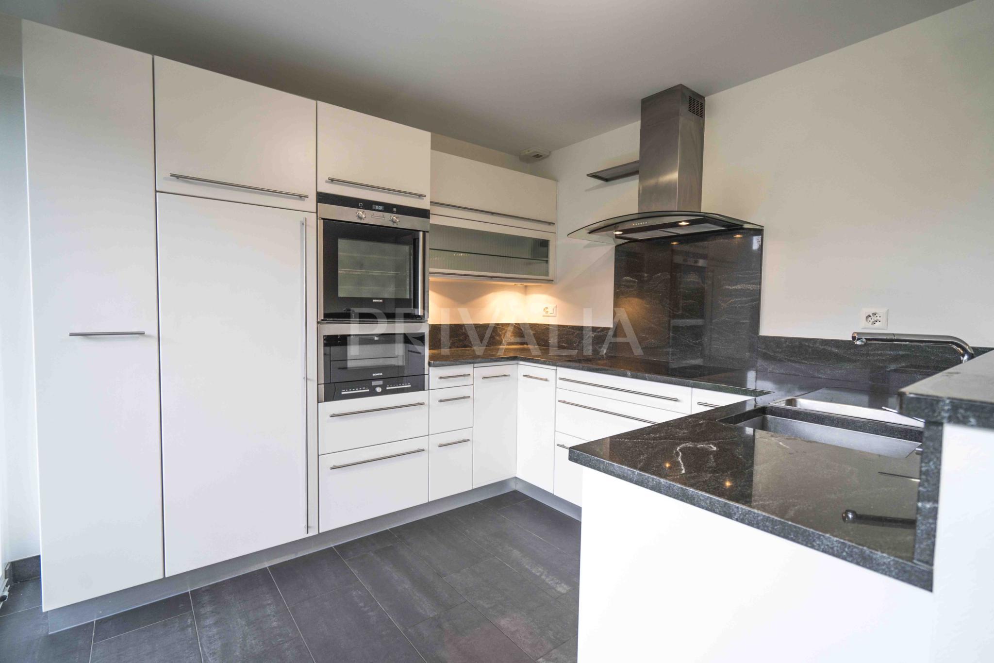 PrivaliaBelle villa mitoyenne contemporaine avec jardin