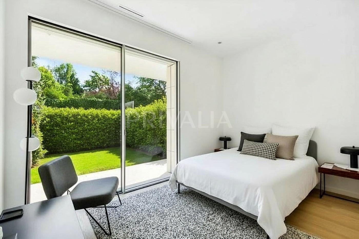 PrivaliaMagnifique appartement de 5 pièces avec jardin privé au cœur de Cologny