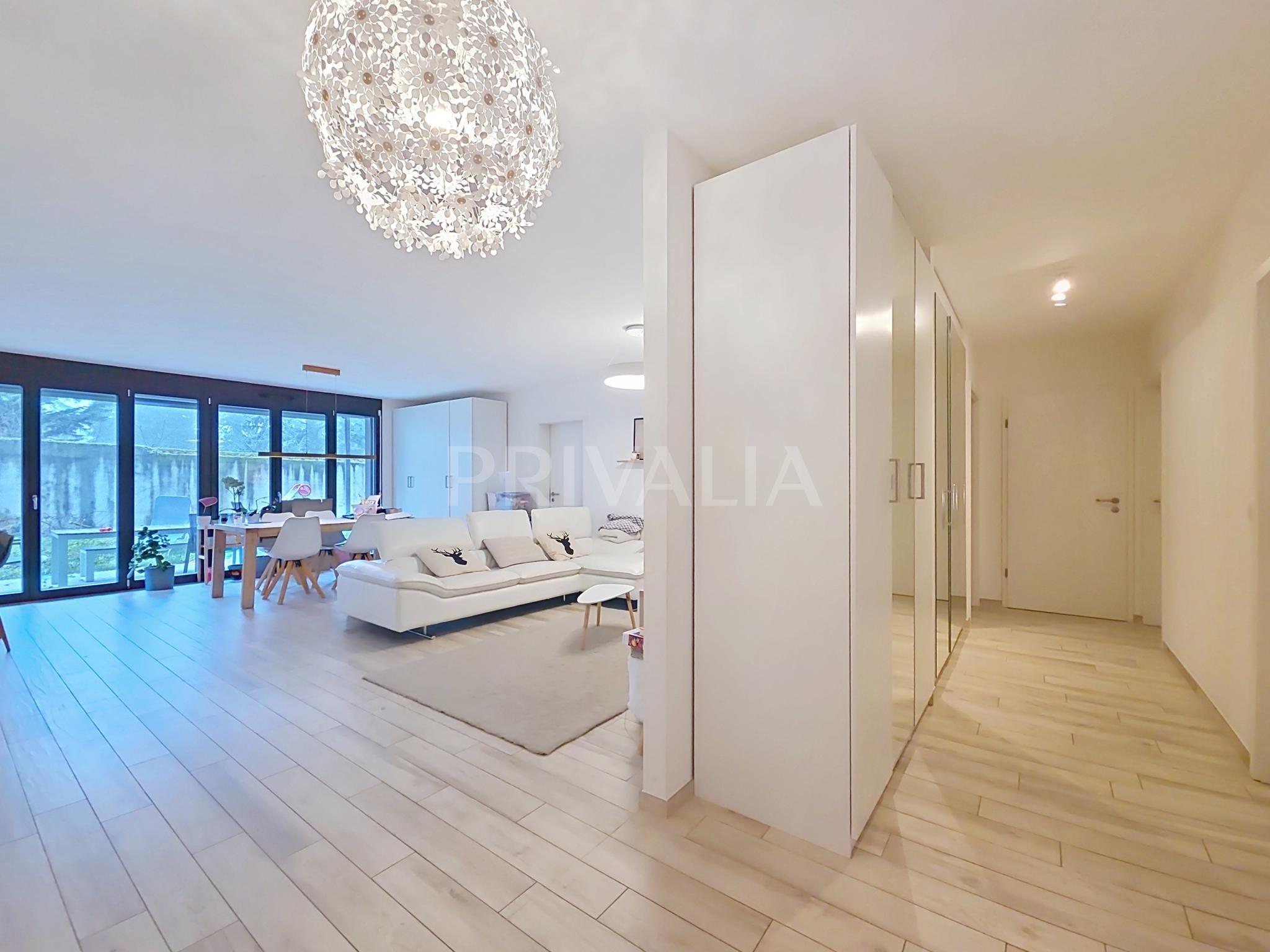 PrivaliaSpacious family flat with garden in a village setting