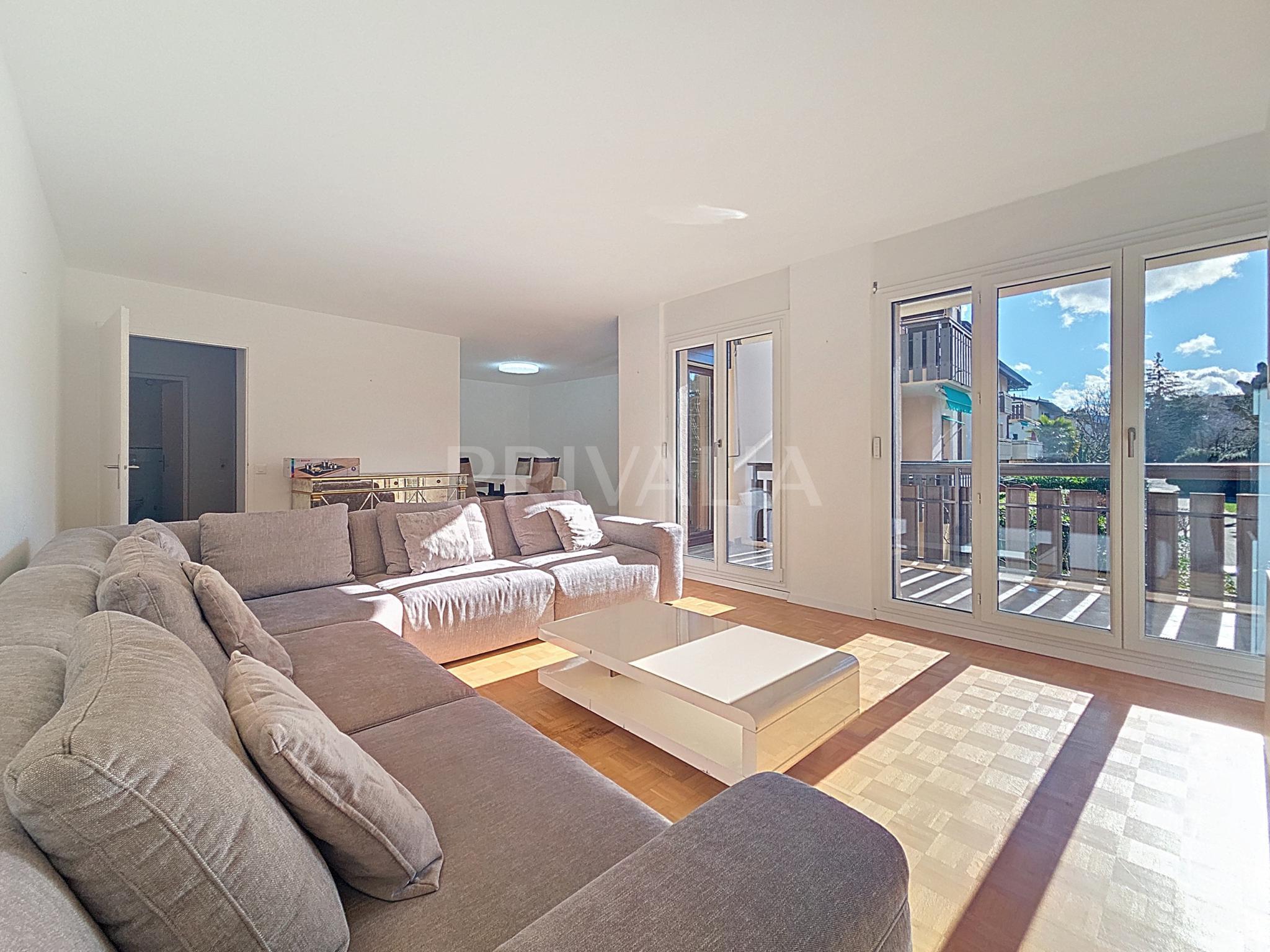 PrivaliaBel appartement traversant au cœur du village de Corsier