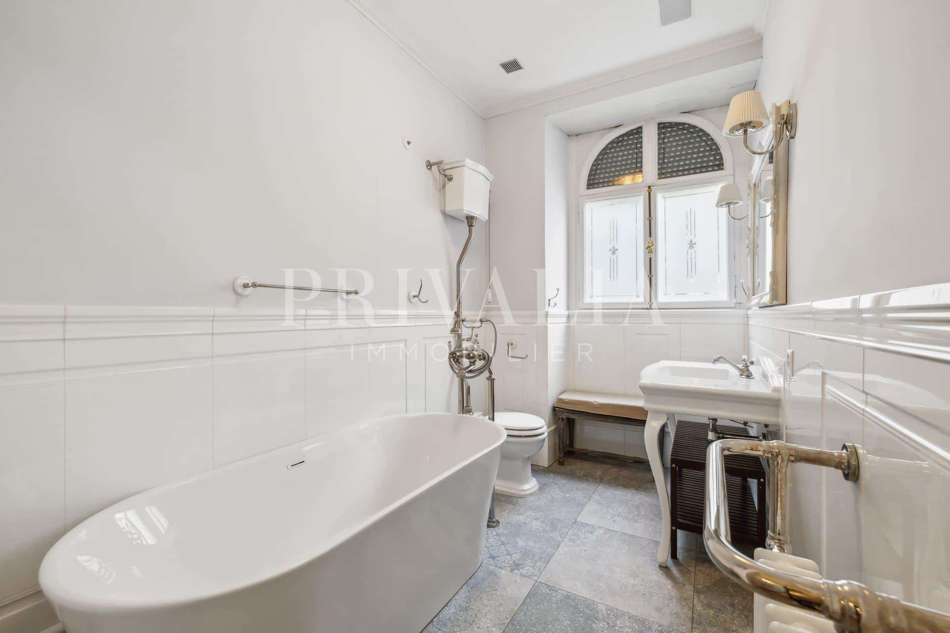 PrivaliaMagnificent luxury apartment on the Right Bank