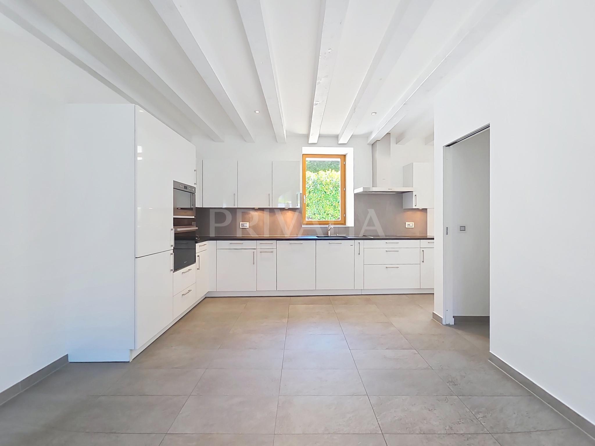 PrivaliaMagnifique triplex contemporain de 7 pièces avec terrasse