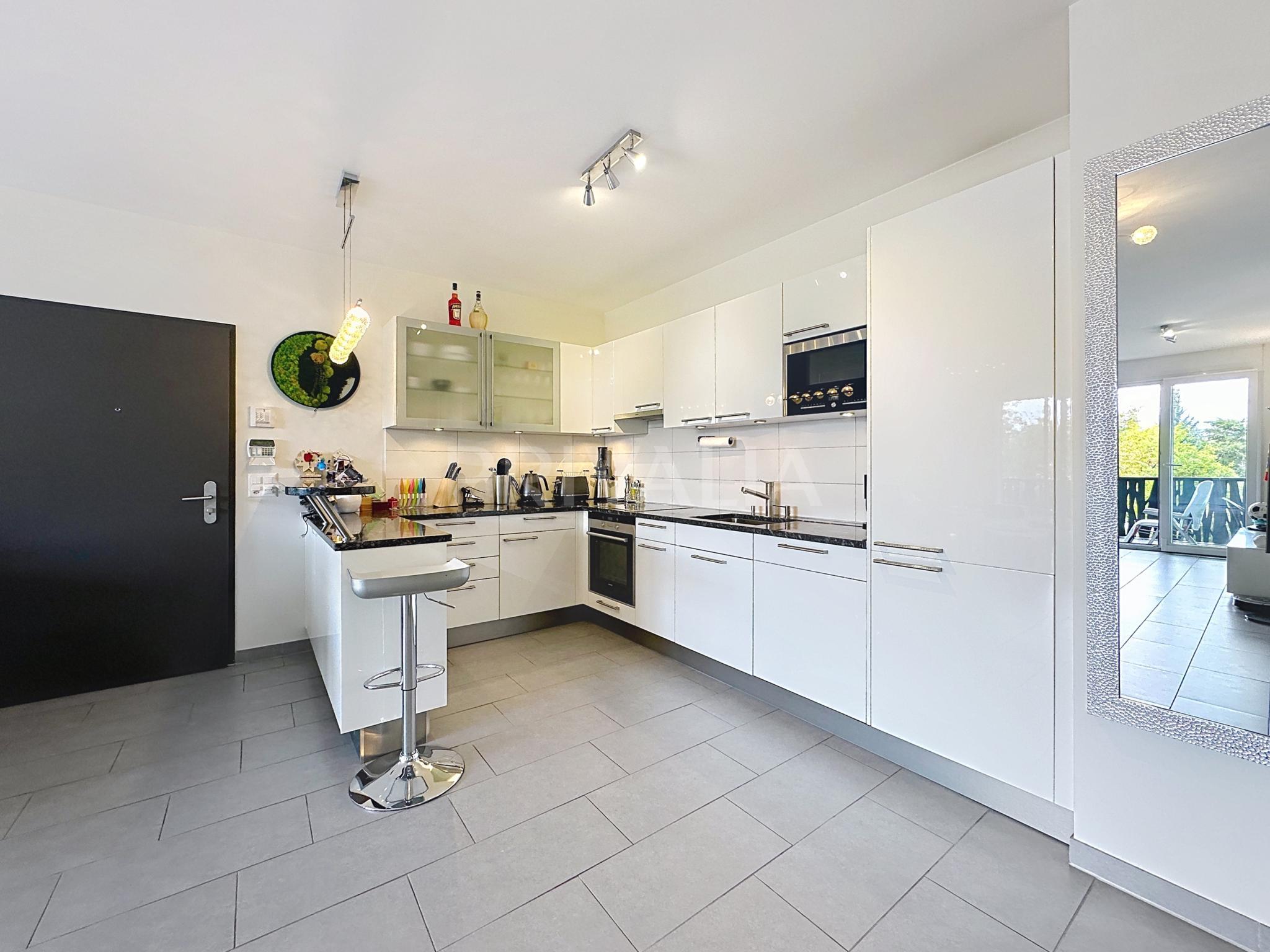 PrivaliaBel appartement traversant avec vue dégagée