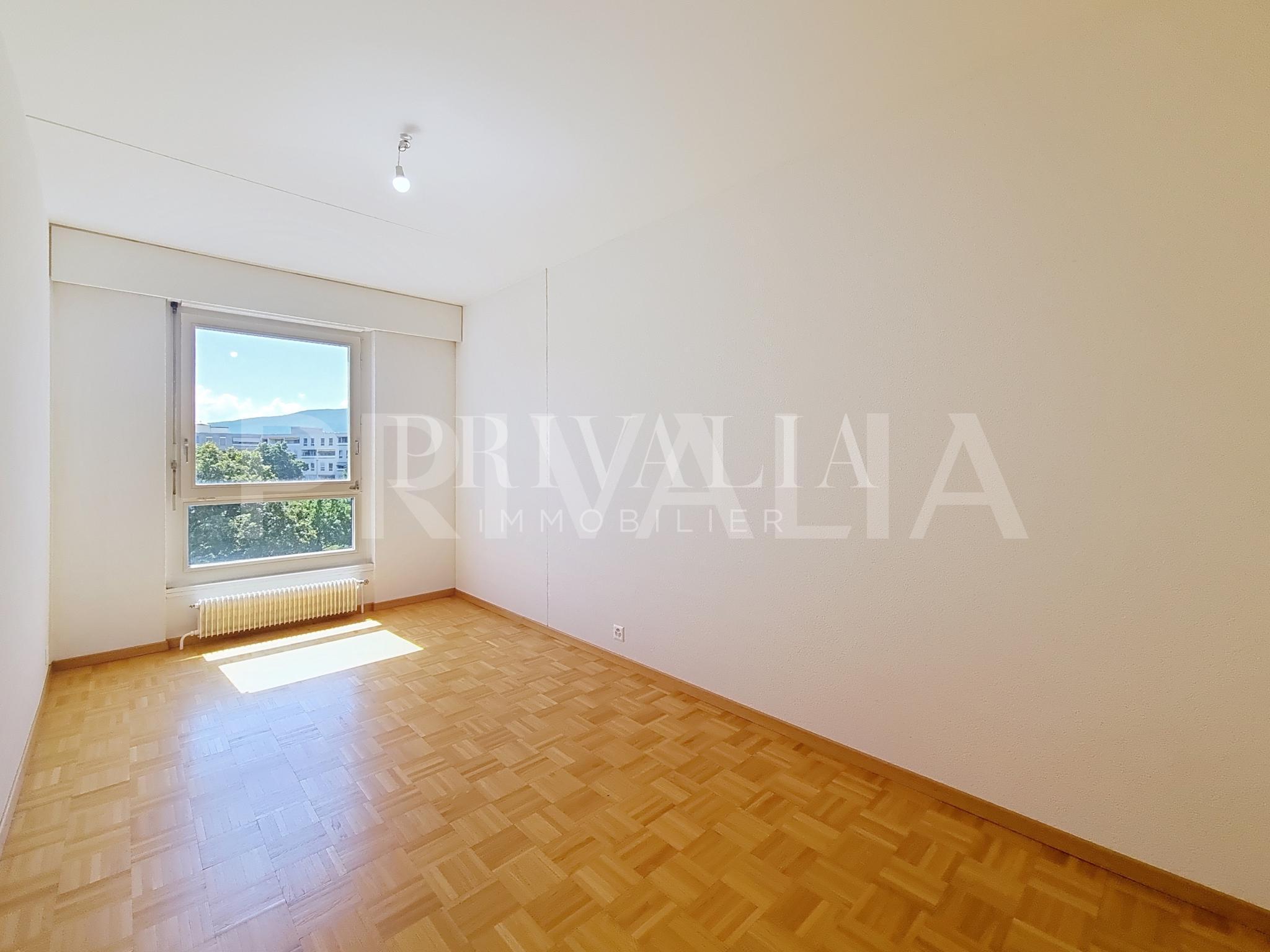 PrivaliaBeautiful walk-through flat in the heart of the Gradelle district