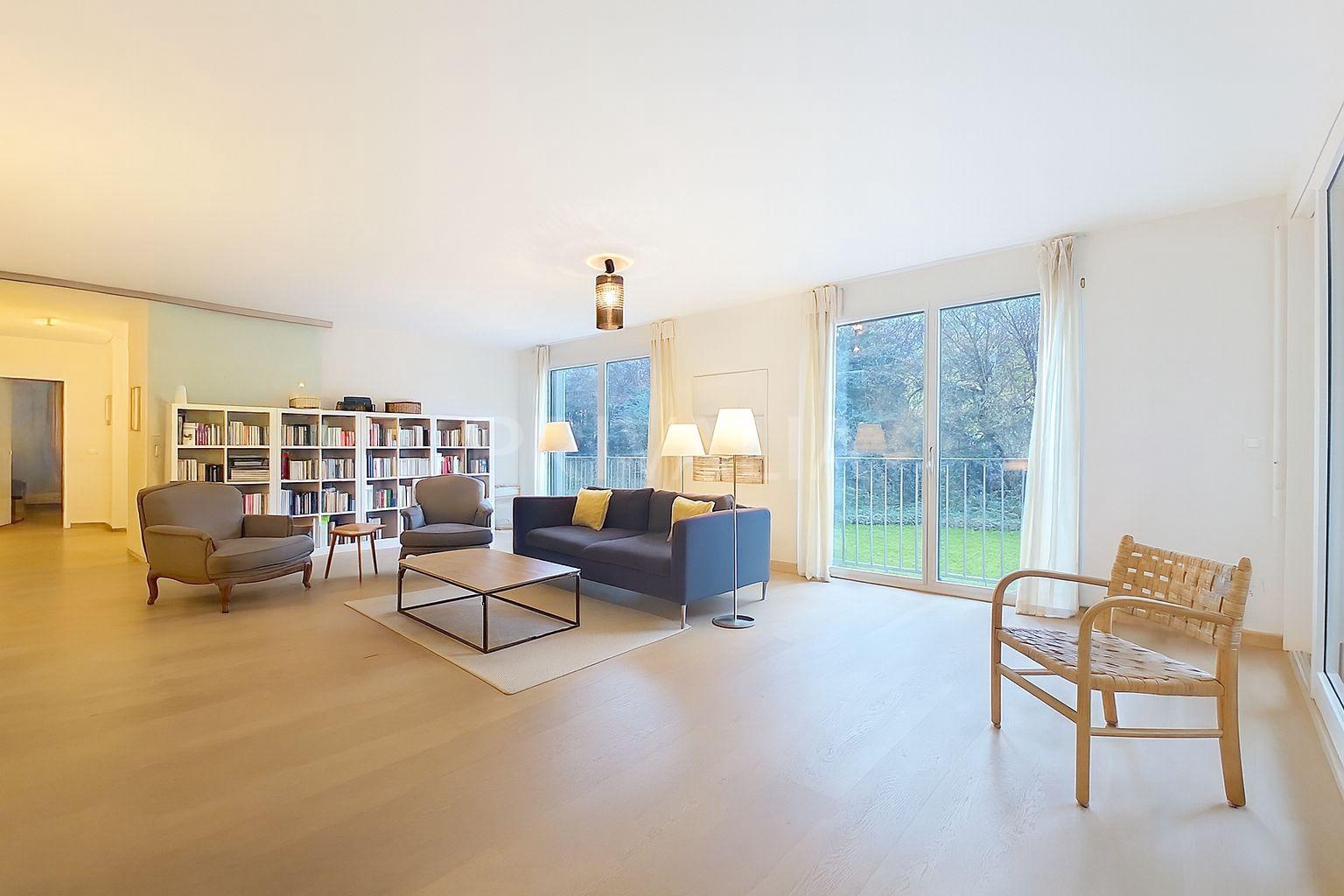 PrivaliaMagnificent contemporary ground floor flat with loggias