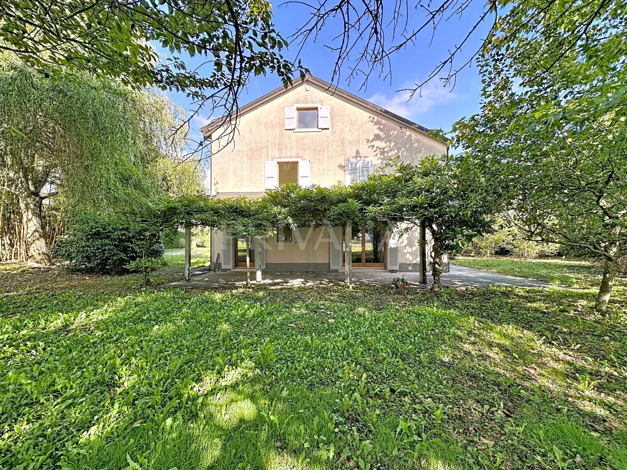 PrivaliaSpacious renovated villa with garden – Peaceful setting in Dardagny