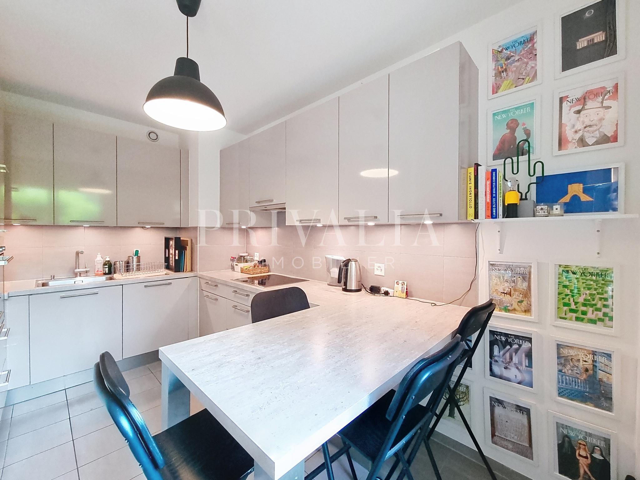 PrivaliaBeautiful contemporary furnished ground floor flat with terraces