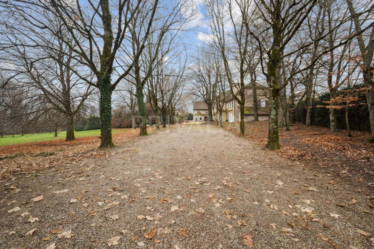 PrivaliaPropriété de Maître avec dépendances et vaste parc à Féchy