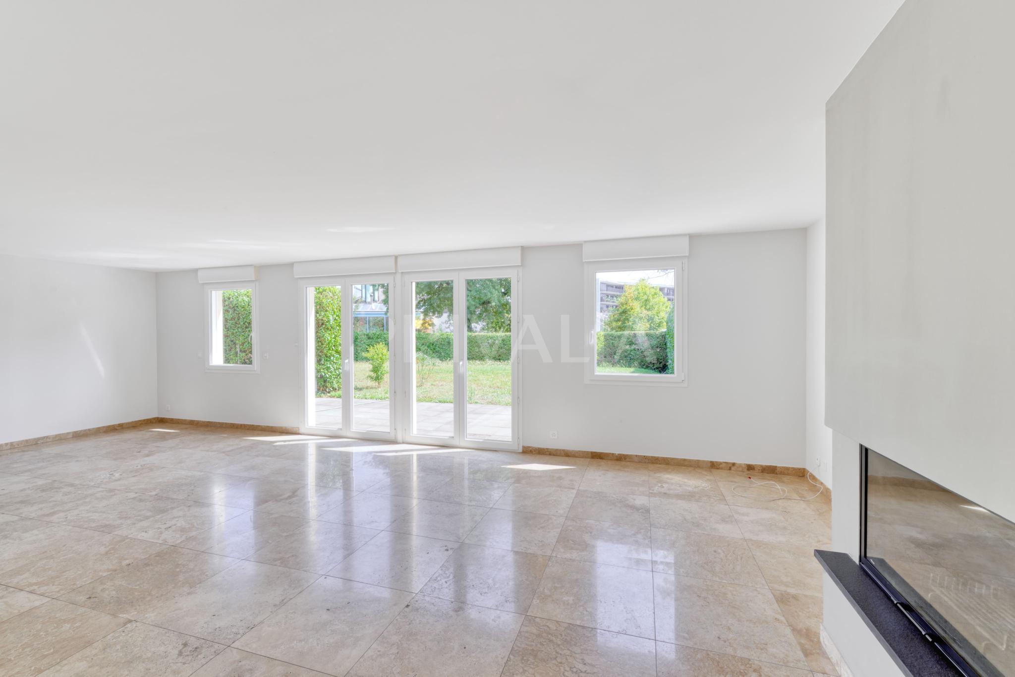 PrivaliaVilla mitoyenne avec 4 chambres et studio indépendant