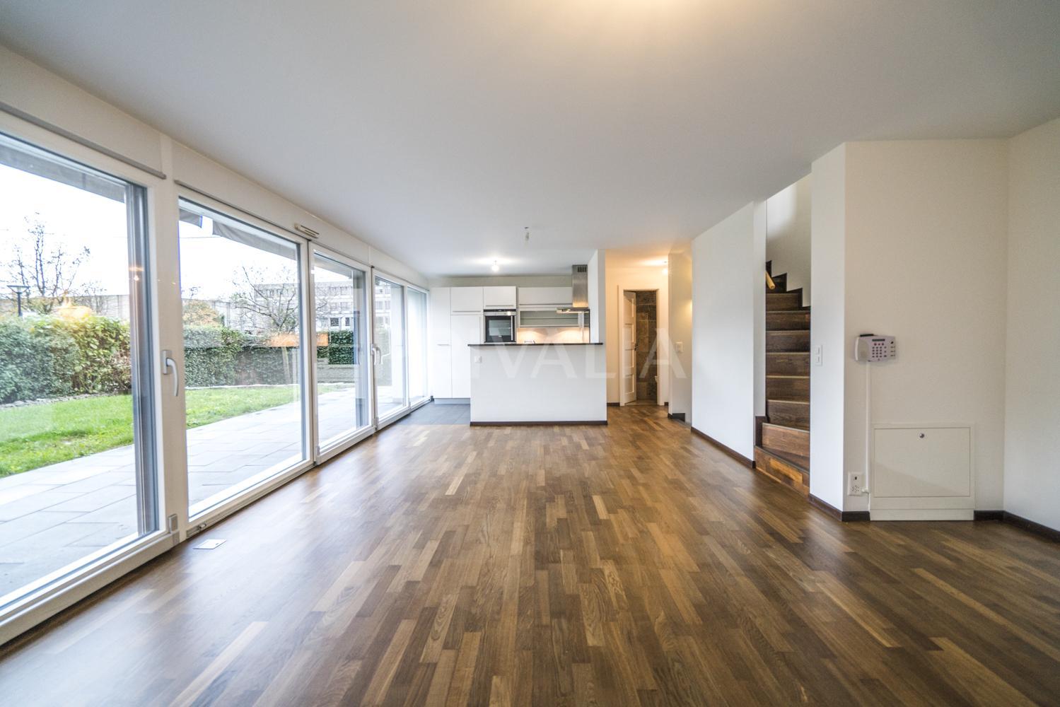 PrivaliaBelle villa mitoyenne contemporaine avec jardin