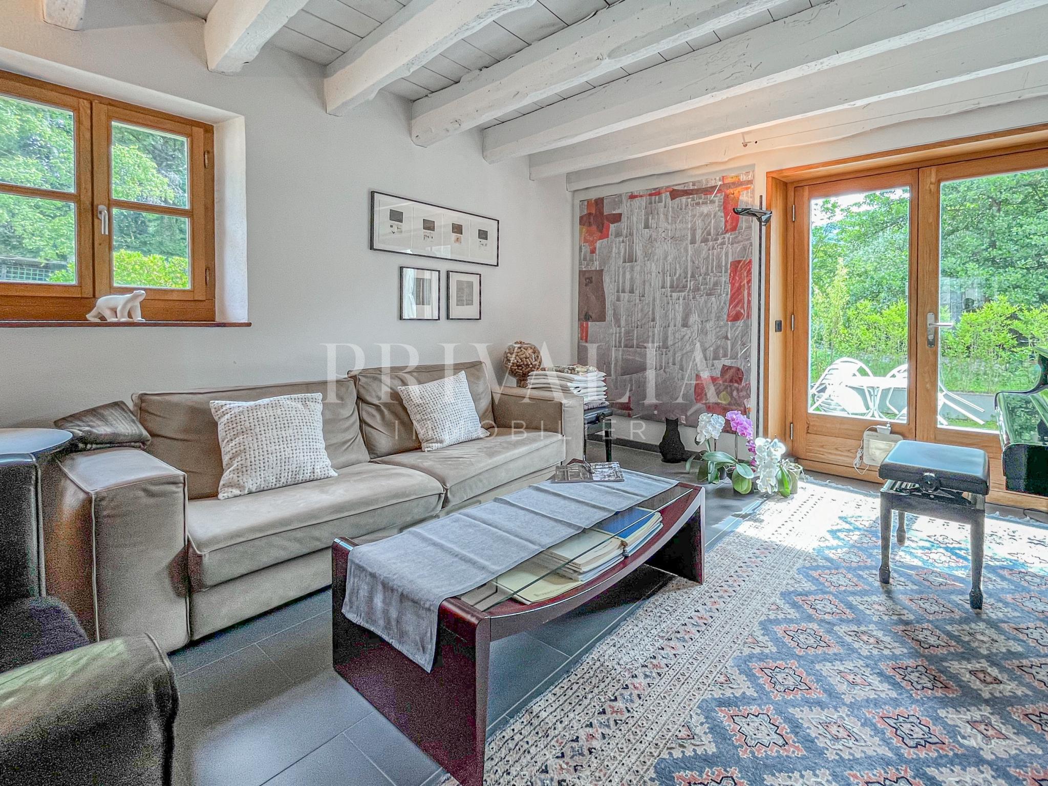 PrivaliaBeautiful village house in the heart of Troinex