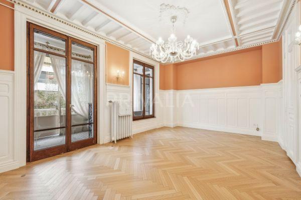 PrivaliaMagnifique appartement de standing sur la Rive Droite