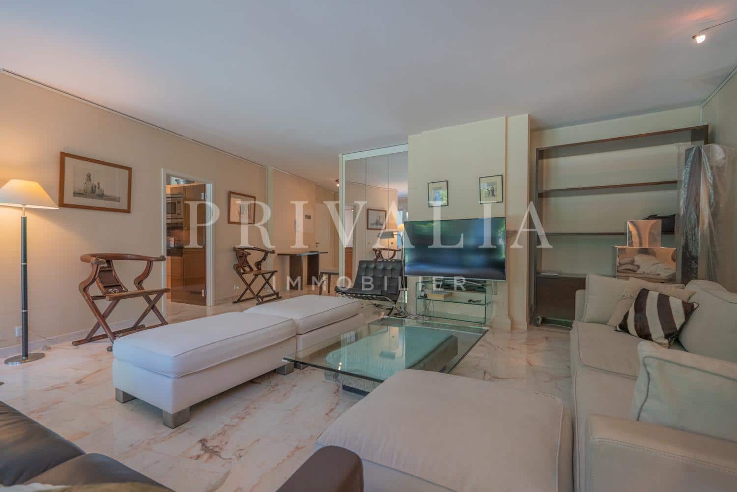 PrivaliaSuperbe appartement meublé en rez-de-jardin avec terrasse dans un bel environnement à proximité du lac