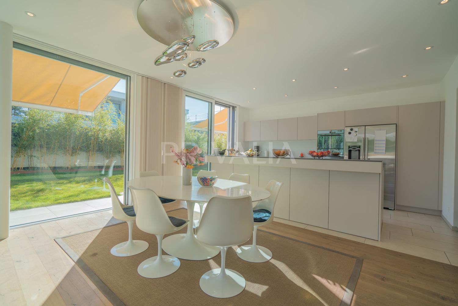 PrivaliaLuxueuse propriété contemporaine meublée avec piscine