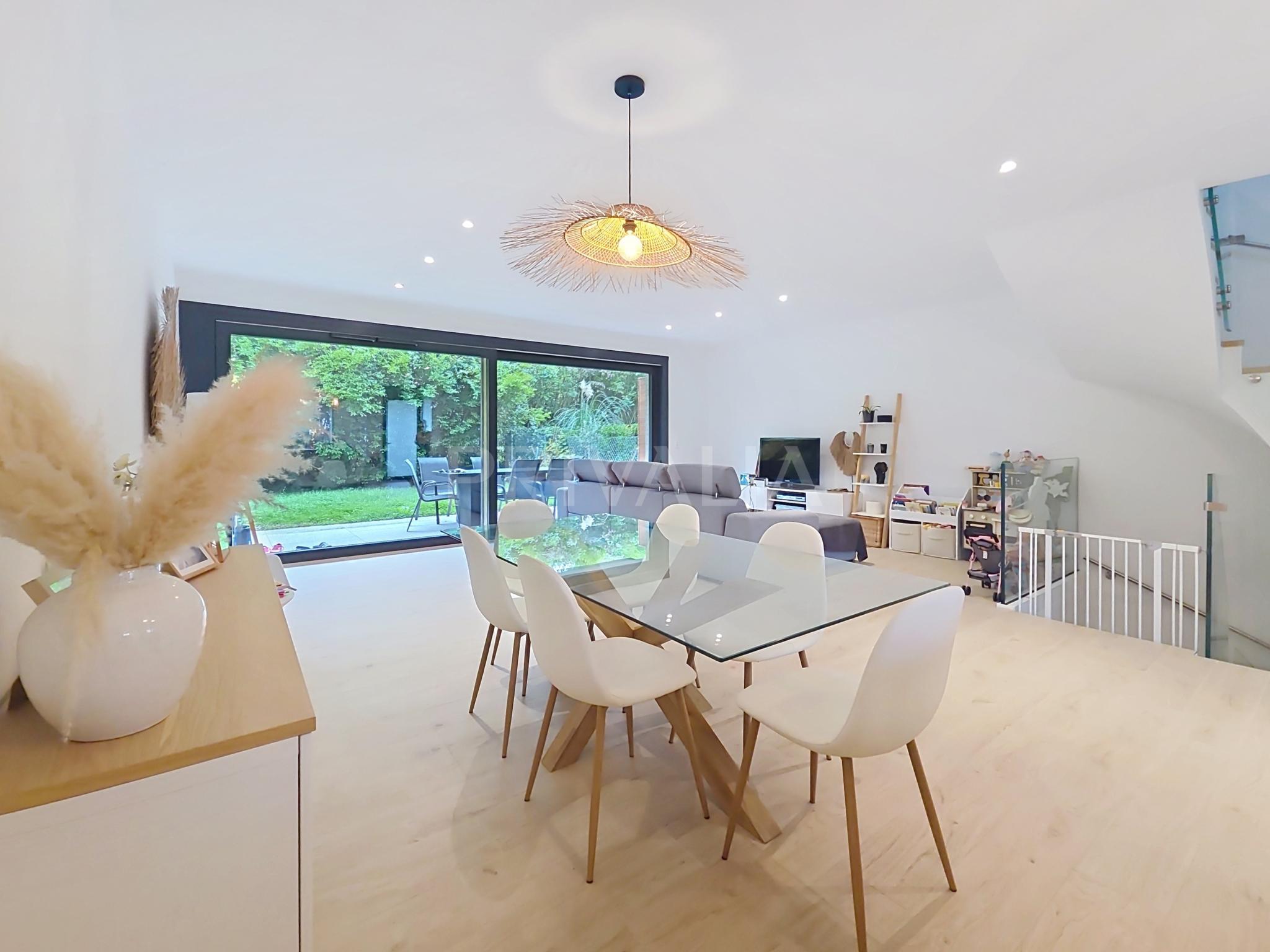 PrivaliaMagnifique villa contemporaine mitoyenne meublée