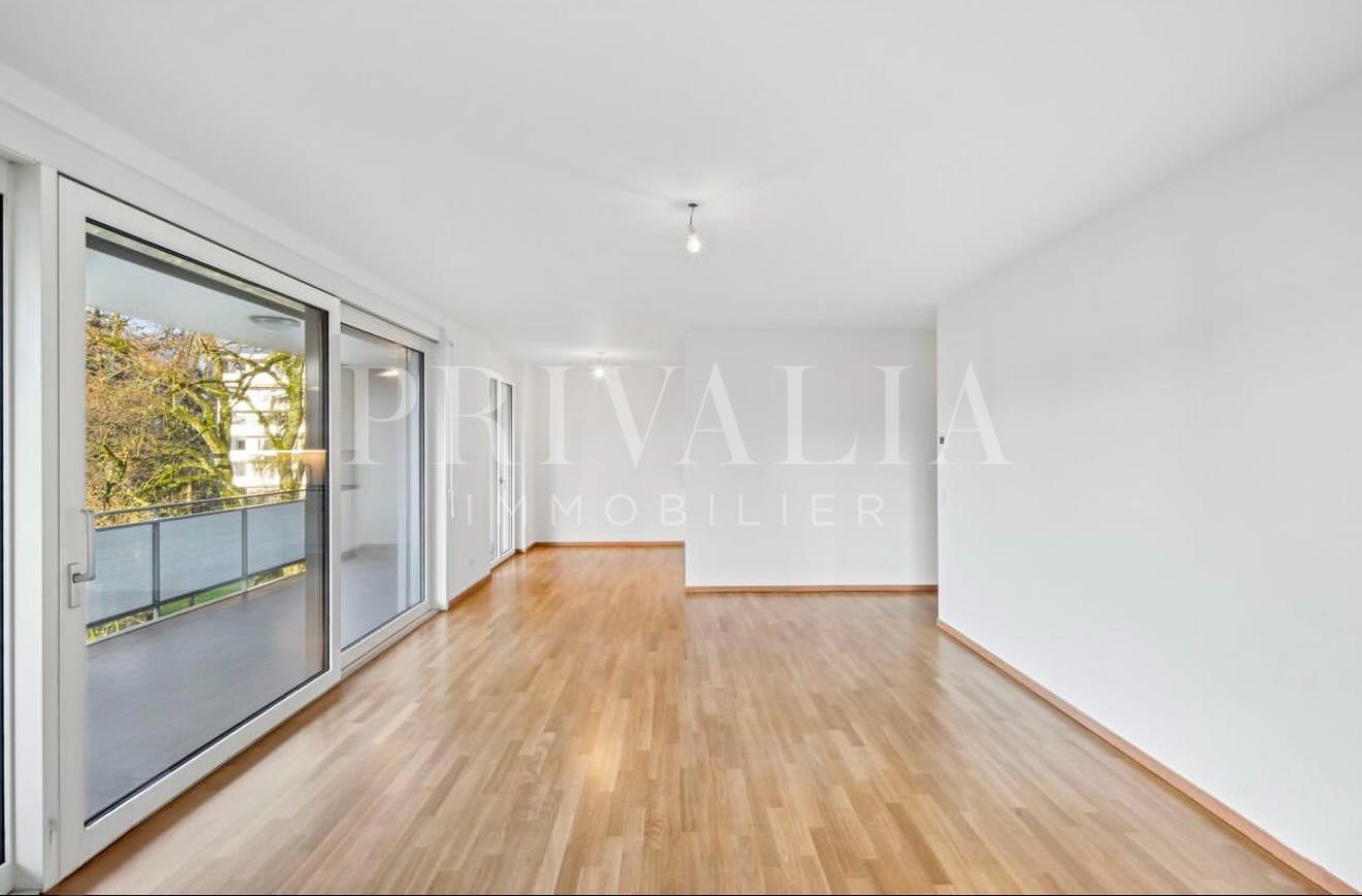 PrivaliaSuperb contemporary flat in a leafy setting on the edge of town